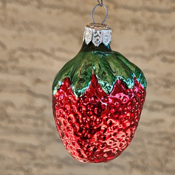Vintage Poland Strawberry Mercury Glass Christmas Ornament - Picture 1 of 10